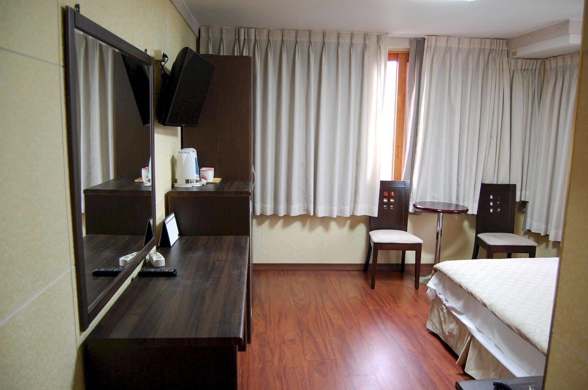 Ymca Hotel